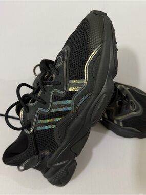 Adidas Ozweego FV9653 Black Iridescent Sneakers NWT Men’s 7 / Women’s 8.5